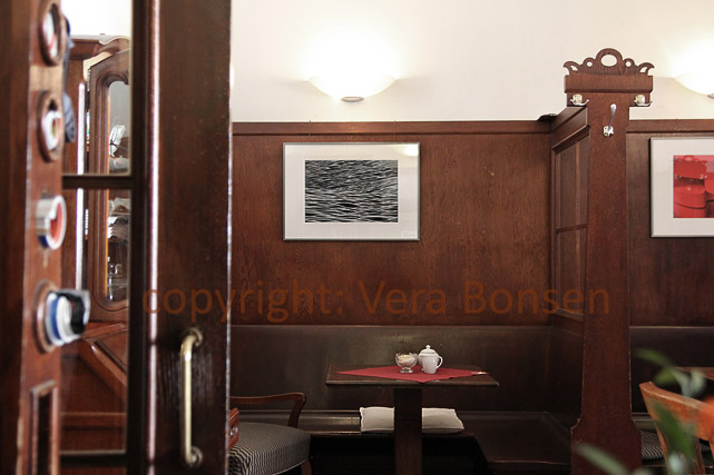 Vera Bonsen: Ausstellung - Inszenierte Fotografie, Café Burkhardt Heidelberg