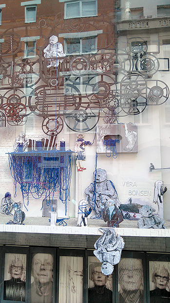 Vera Bonsen: Fensterkunst 'Papermania', Heidelberg