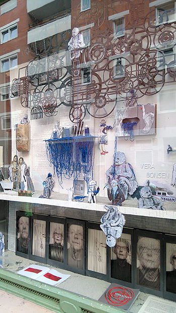 Vera Bonsen: Fensterkunst 'Papermania', Heidelberg