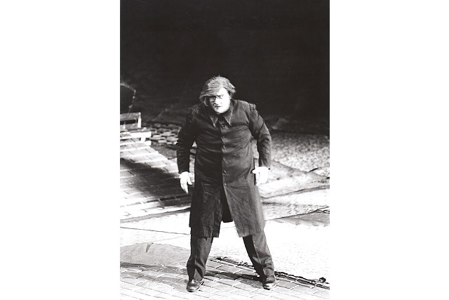 Vera Bonsen: Theater - Eduard auf dem Seil